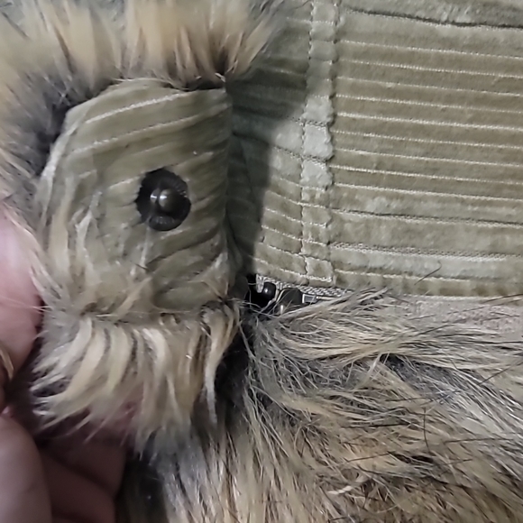 Columbia Corduroy Gold Vest w/Faux Fur Collar Sz. M - Picture 4 of 11